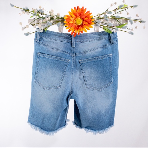 3/$10🙌 Refuge Distressed Jean Shorts - Size 0 - Picture 4 of 7